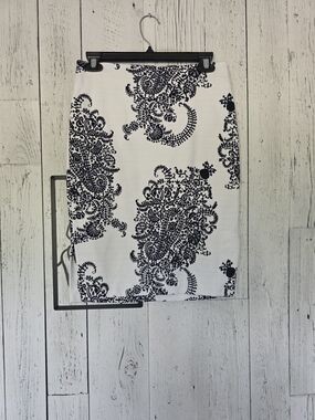 LOFT Black & White Paisley Print Pencil Skirt Size 2